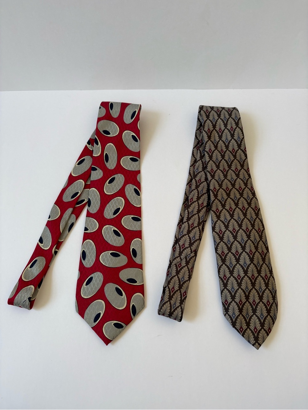 VNTG Oscar de la Renta Red Brown Silk Paisley Tie 90s Wide Blade Career Academia